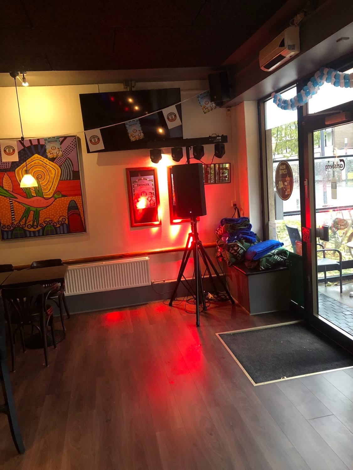Lys, lyd og feststemning før festen