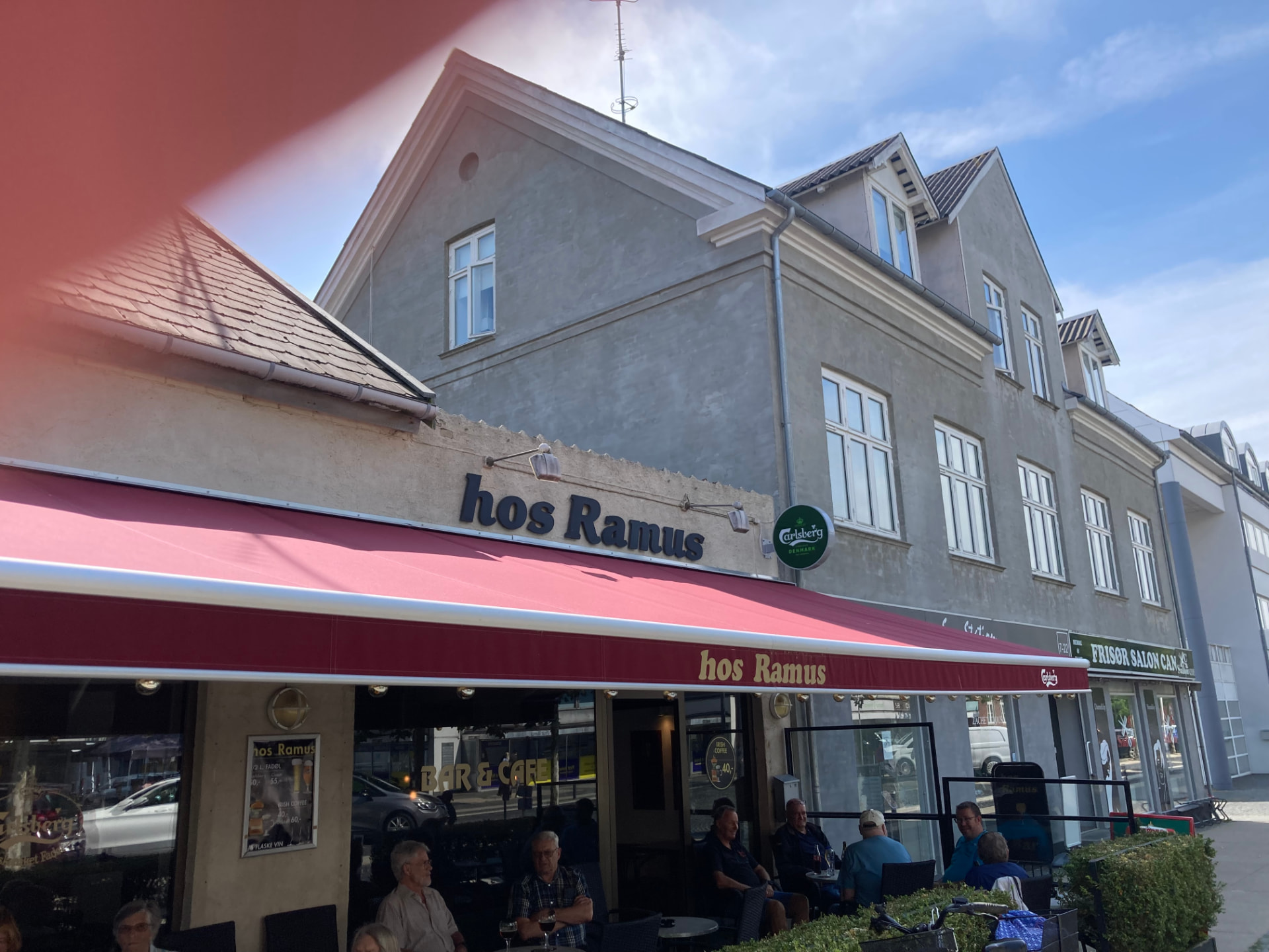 Hos Ramus set fra gaden